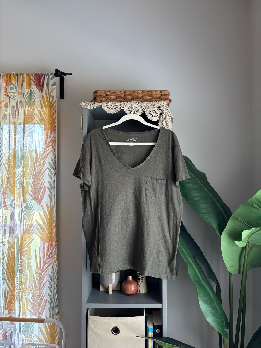 universal thread v-neck pocket tee